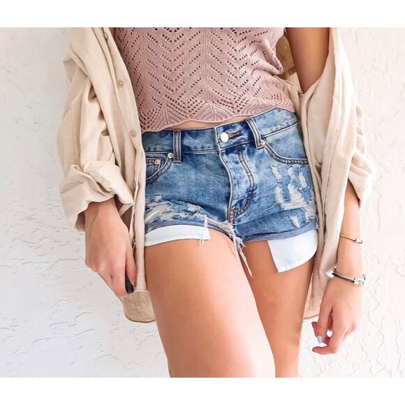 NIKKIBEACHHOUSE CUT OFF DENIM SHORTS SIZE MEDIUM - Picture 1 of 11